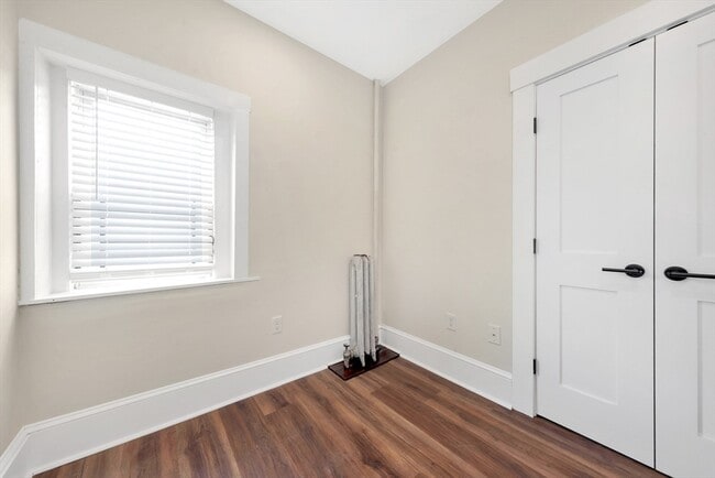 Building Photo - 107 School St