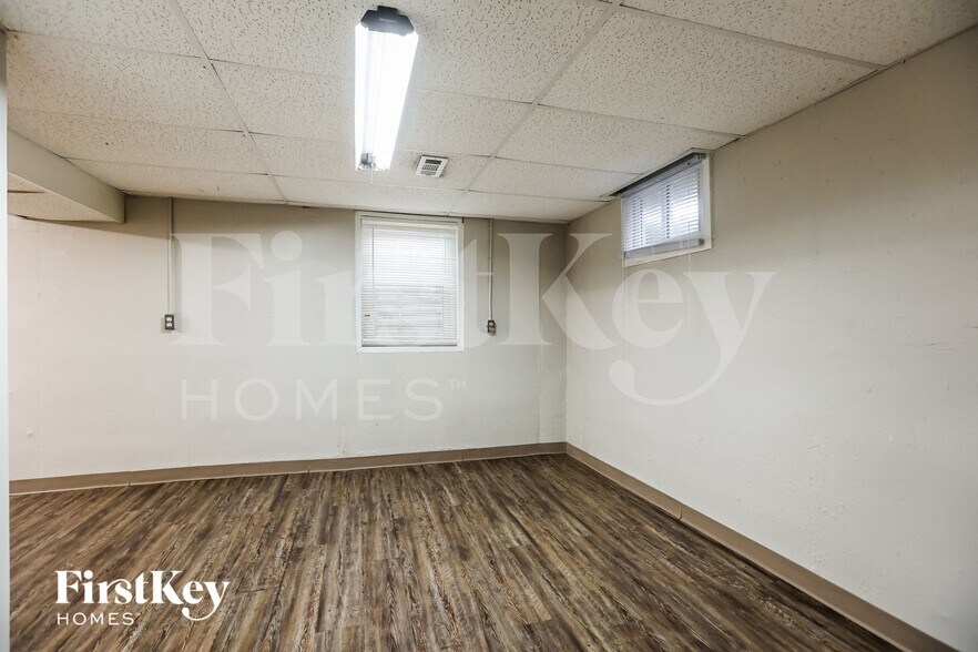 Building Photo - 10508 East 33rd Terrace S