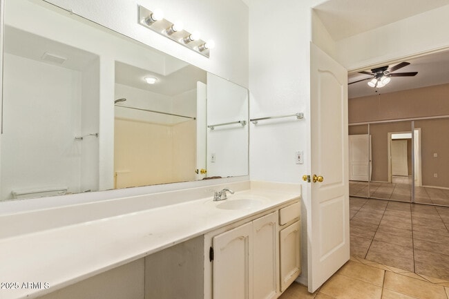 Building Photo - 2929 W Yorkshire Dr