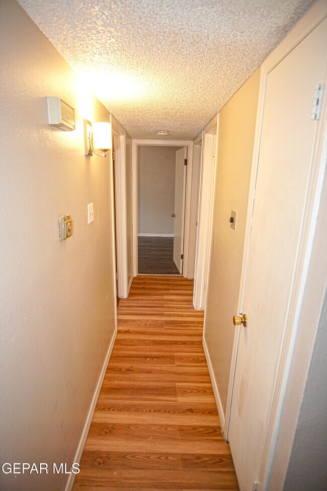 Building Photo - 8548 Arboleda Dr