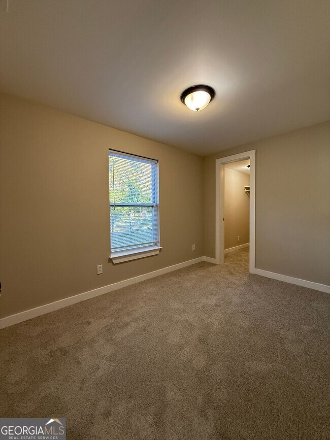 Building Photo - 221 Sheppard Pl