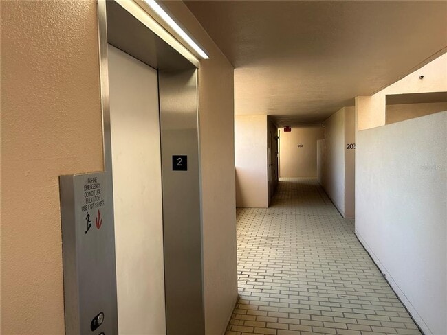 Building Photo - 6260 Kipps Colony Ct S