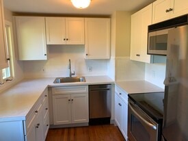 Building Photo - 16 Saran Ave