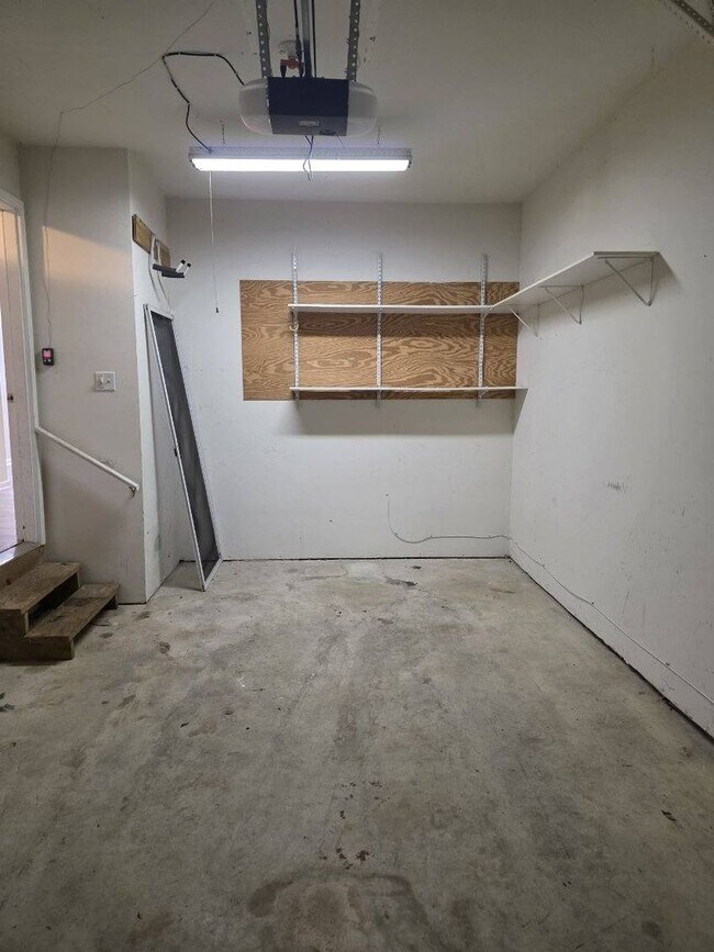 Building Photo - 24 Woodcrest Ct