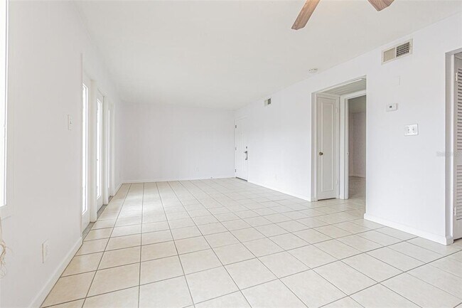 Building Photo - 190 Pompano Dr SE