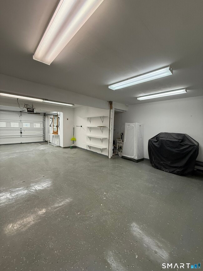 Building Photo - 111 Aspetuck Vlg