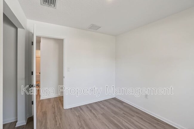 Building Photo - 1115 F Ave