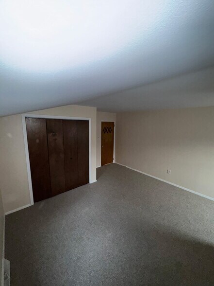 Building Photo - 2363 Mount Carmel Ave