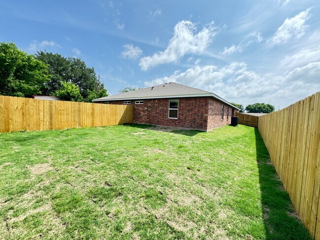 Building Photo - 1616 Indian Trail