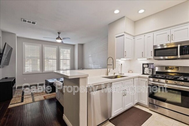 Building Photo - 24136 Victoria Ln