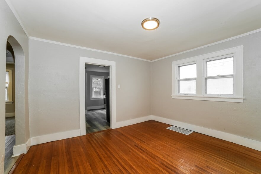 Building Photo - 504 E Forrest Hill Ave