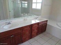 Building Photo - 11082 Lakeland Cir