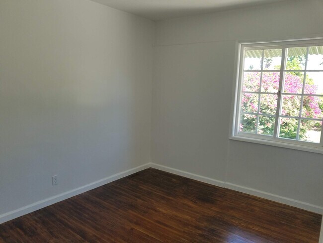 Building Photo - 6000 Lindley Ave