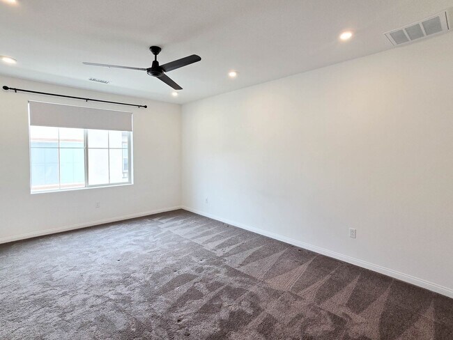 Building Photo - Highly upgraded townhome in Carlsbad