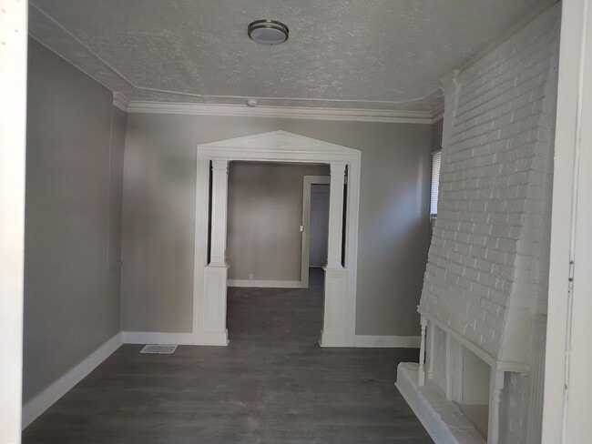 Building Photo - 4BR/2BA House-LEASING SPECIAL MOVE IN BY 1/1/2026 ** 1/2 price Security Deposit and 2nd month free