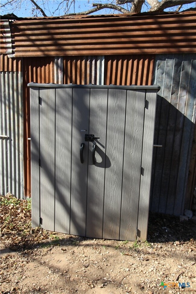 Building Photo - 516 E Mountain St