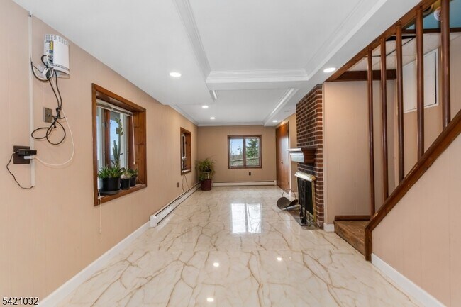 Building Photo - 145 Highview Terrace