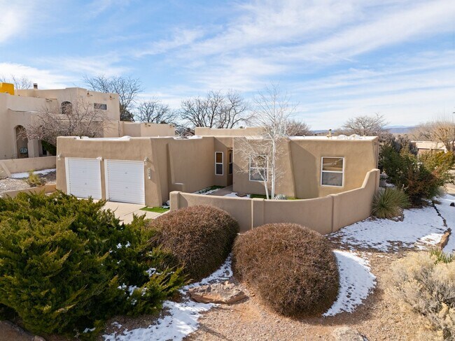 Building Photo - 2300 Calle Brocha