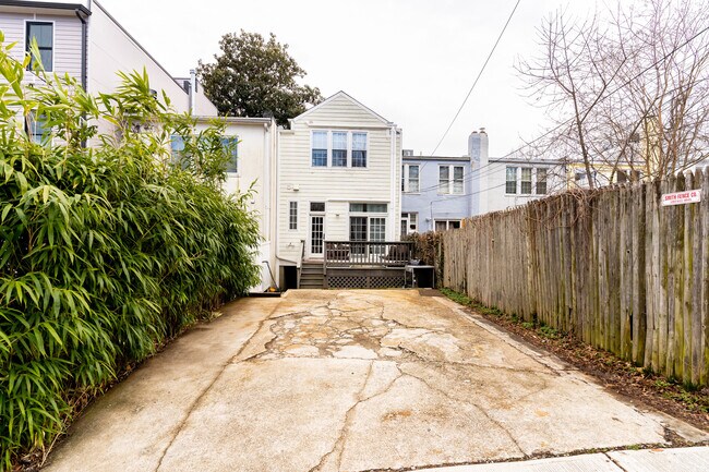 Building Photo - S Street