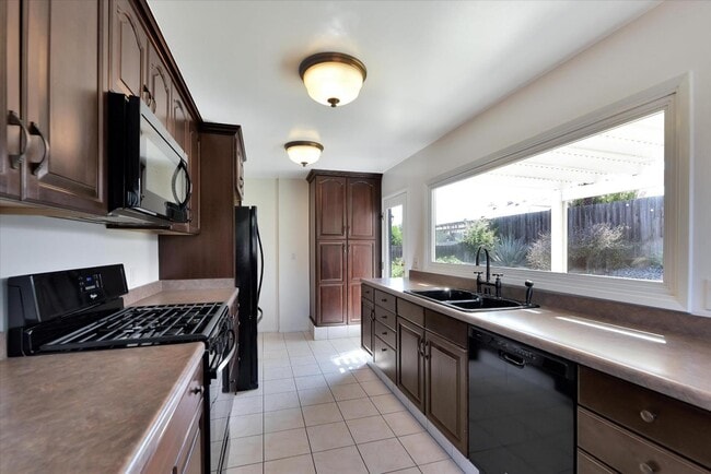 Building Photo - 5341 Waring Rd