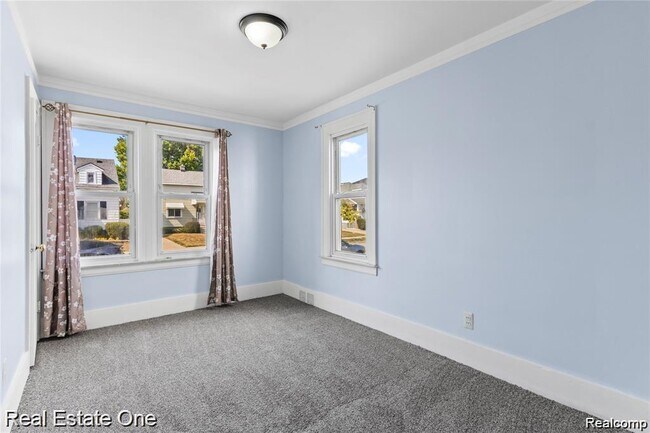 Building Photo - 5444 Kenilworth St