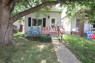 Building Photo - Three Bedroom House