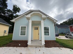 Building Photo - 185 S Barnett Shoals Rd