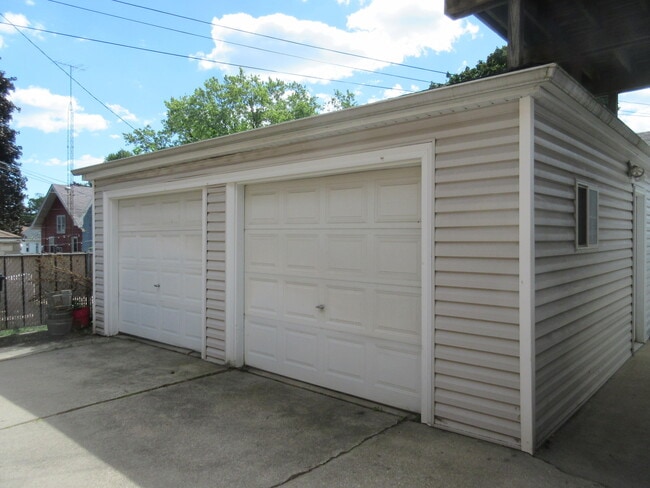 Building Photo - 2615 Taylor Ave