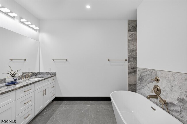 Building Photo - 1102 Mohawk Pkwy