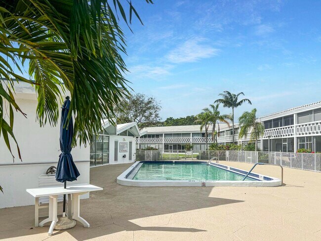 Building Photo - 331 Tequesta Dr