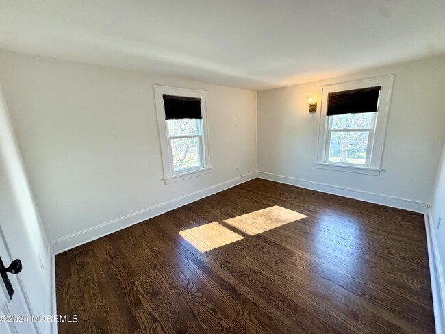 Building Photo - 208 E Bergen Pl