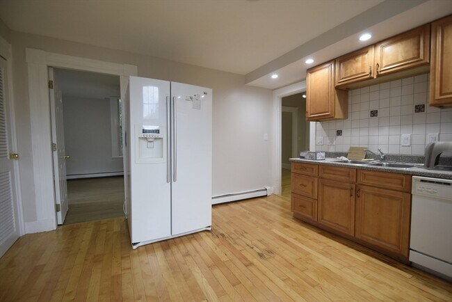 Building Photo - 24 St James St