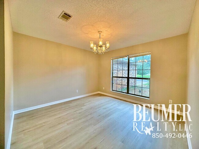 Building Photo - 5027 Shoshone Dr