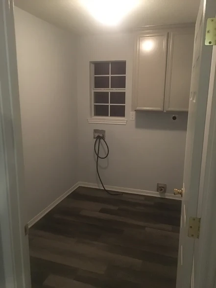laundry room - 4301 Capri Dr