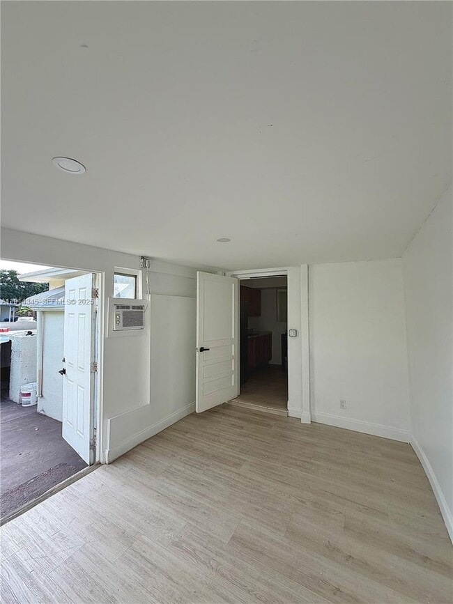 Building Photo - 224 SW 10th St