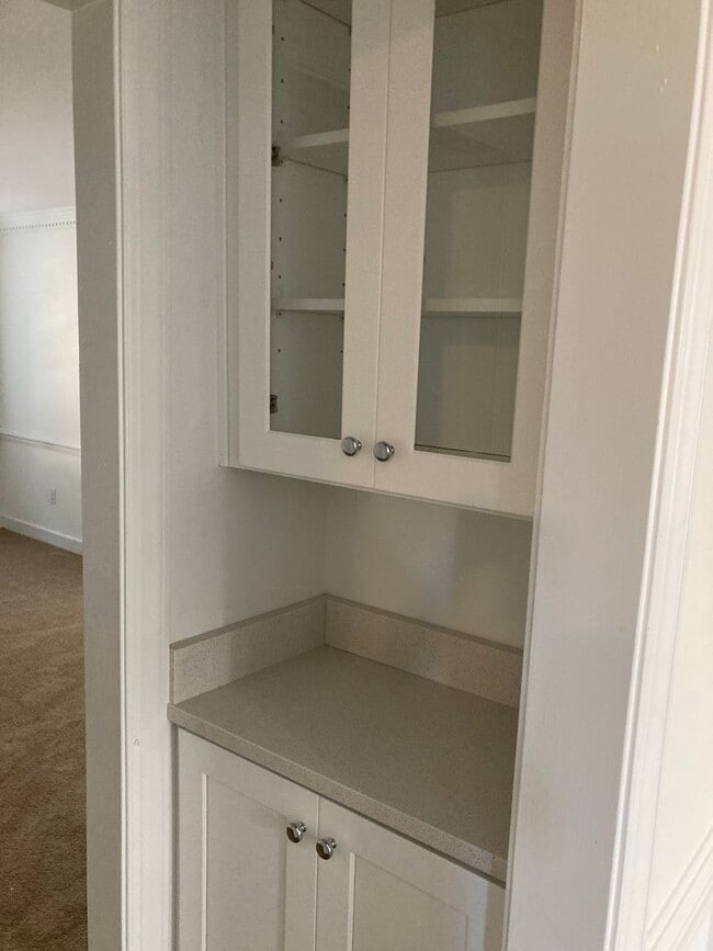 Building Photo - 5 Bedroom Home - Colonial Heights - Conven...