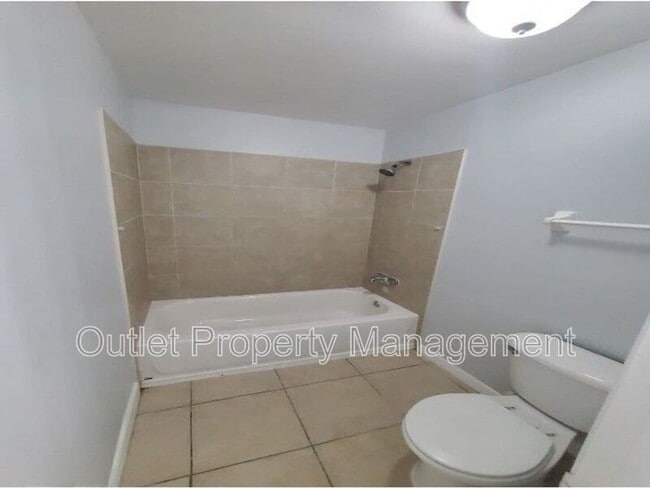 Building Photo - 1705 Ridgewood Ln