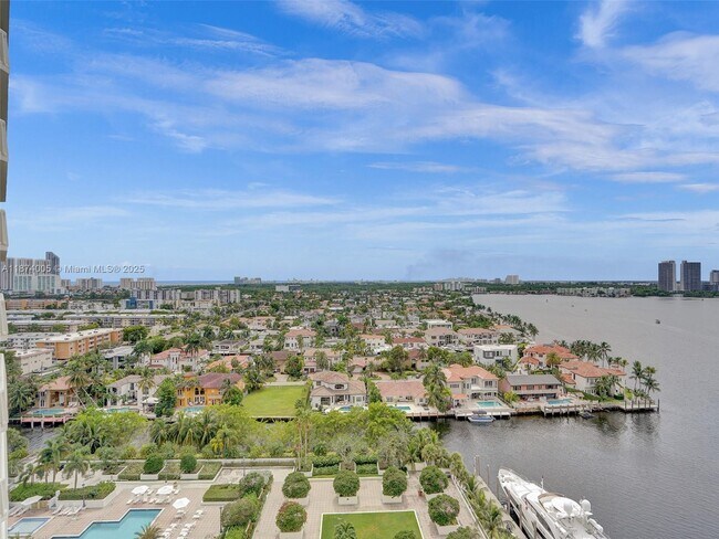 Building Photo - 1000 W Island Blvd