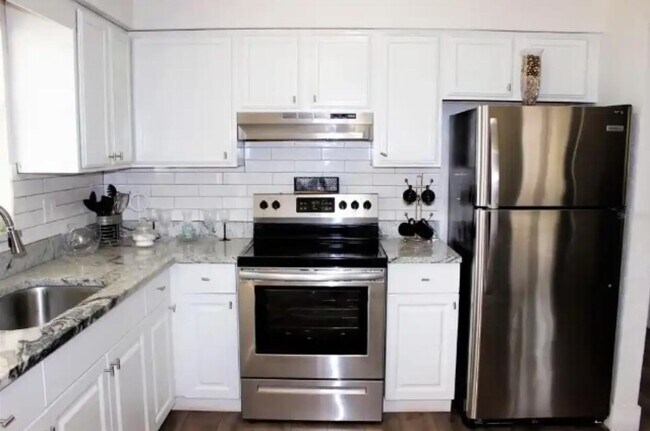 Building Photo - 15144 Jeanie Ln