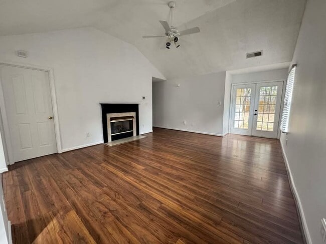 Building Photo - 597 Bloomover St