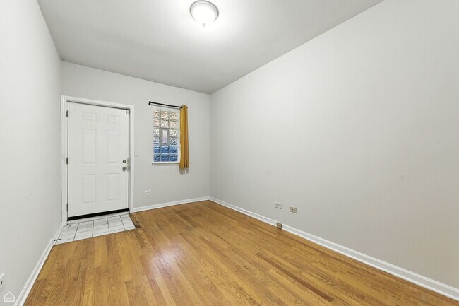 Building Photo - 1535 N Wicker Park Ave