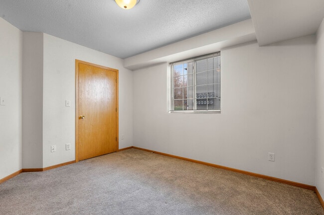 Building Photo - 2270 Holiday Rd