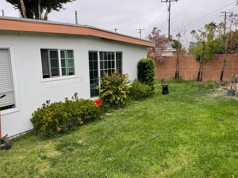 Building Photo - 20235 Galway Ave