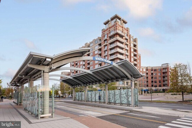 Building Photo - 3600 S Glebe Rd