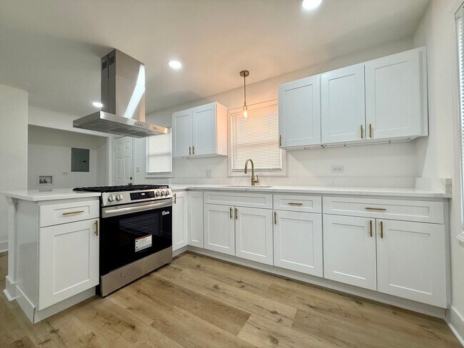 Building Photo - 14916 Langley Ave