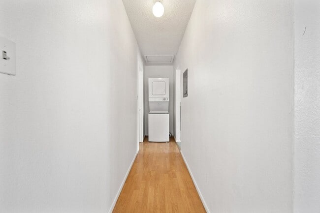 Building Photo - Great 2/1 Townhome WITH YARD in Pueblo West