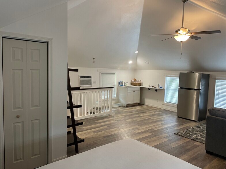 Kitchenette with microwave, hot plate, full-size refrigerator - 210 W Michigan Ave