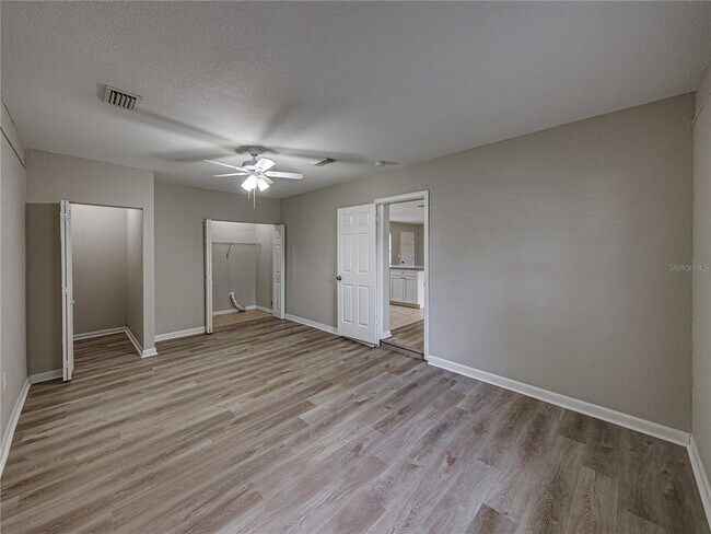 Building Photo - 5017 Lewellyn Rd