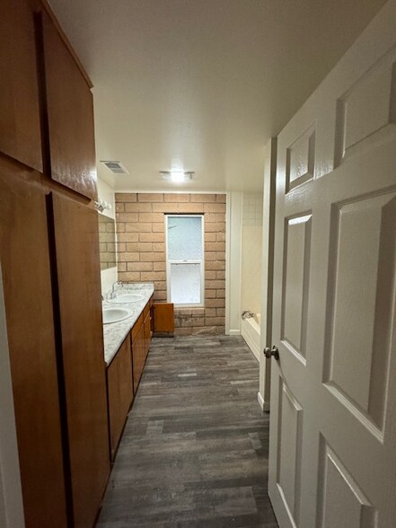 Building Photo - 326 W Stevenson St