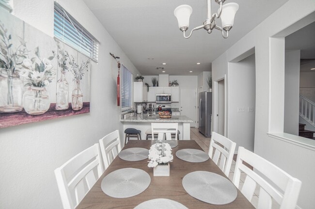 Building Photo - Beautiful home with POOL and spa located n...